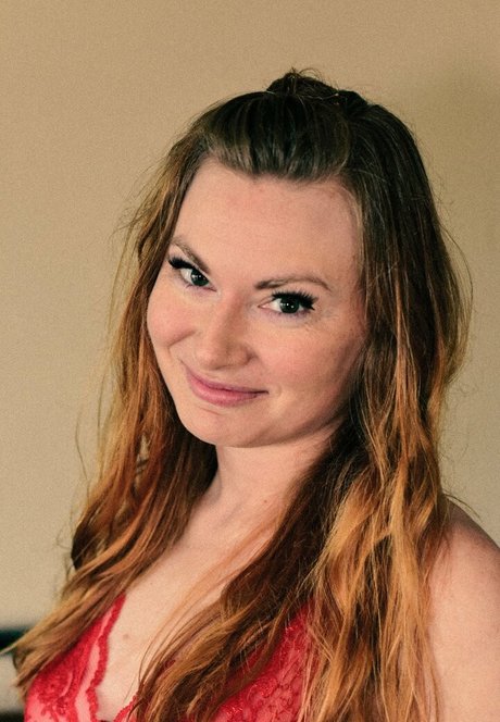 cathyreisenwitz modèle nu archive