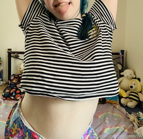 petiteivy actrice exclusive photos