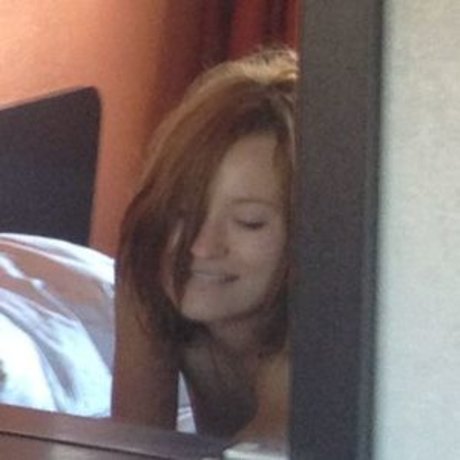 Emily Browning nus étoiles images