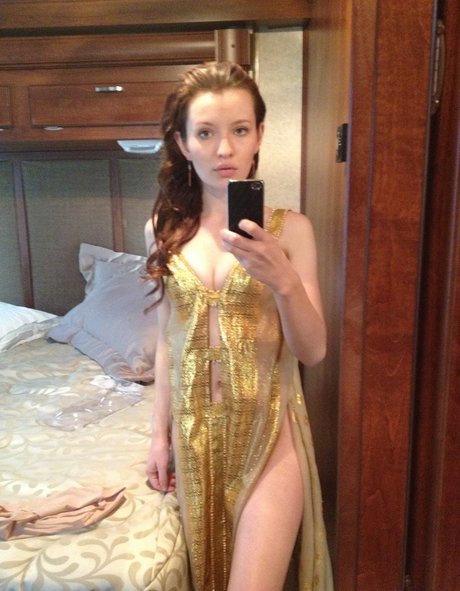 Emily Browning actrice nue photos