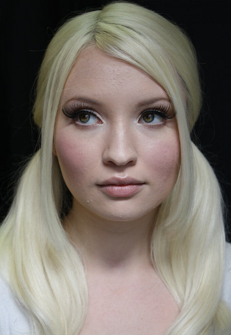 Emily Browning modèle joli img