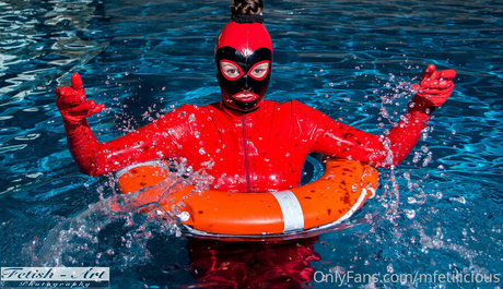 footjob pour ados uniquementfans haut nu img