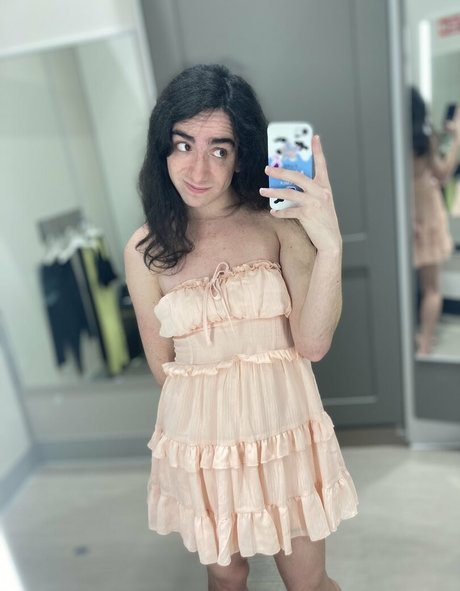 pom-pom girl asiatique onlyfans assez érotique img