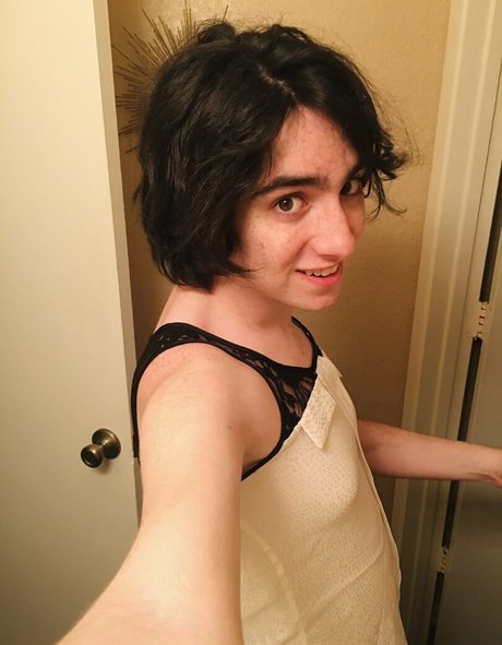 adolescent maigre onlyfans chaud et sexy photos