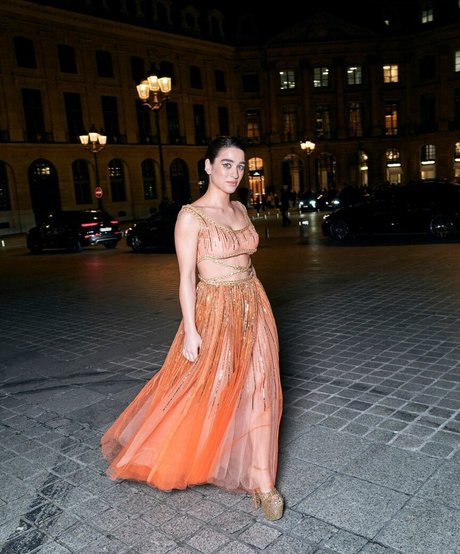 Simona Tabasco modèle sympa archive