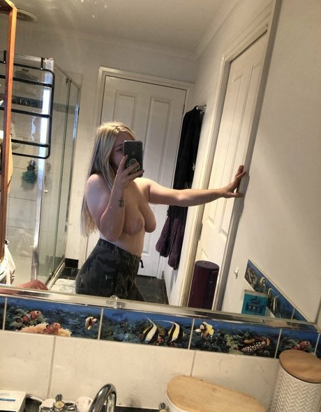 naughtyhortyxo star du porno xxx photos