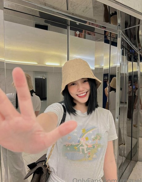 ragisan actrice libre galeries