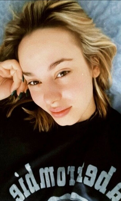 Elena Lagou étoile sympa galerie