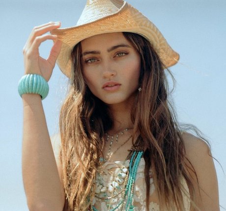 Lexi Bhardwaj haut étoile photos