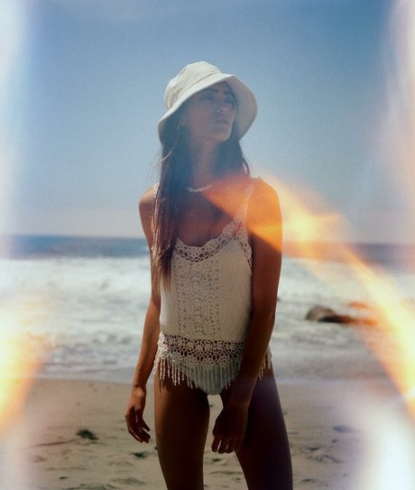 Lexi Bhardwaj modèle joli des photos