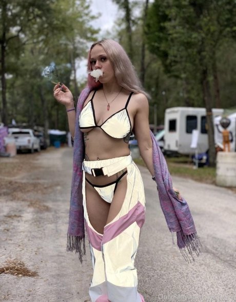 Nova Luxe actrice libre galeries