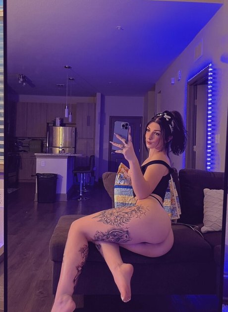 Allie Blossom modèle porno archive