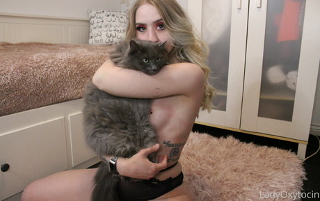 ladyoxytocin étoile nue images