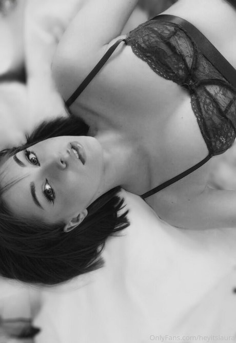 heyitslaura modèle exclusif des photos