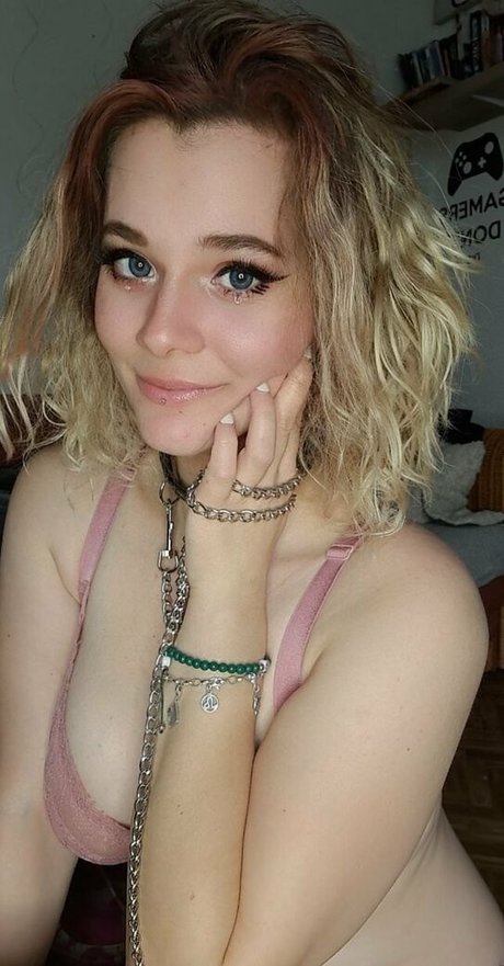 lingerie blanche onlyfans sympa érotique galerie