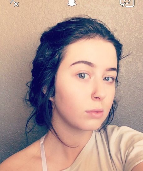 Bisous Chatons actrice sexy img