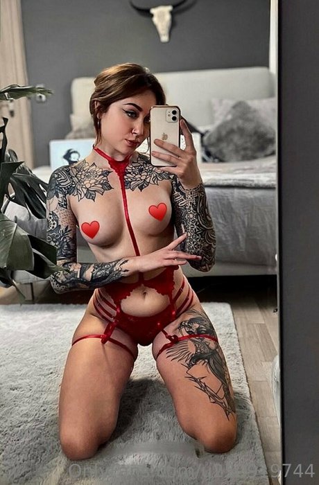 sarahmeeeow actrice érotique photo