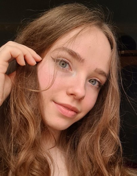 Rinna Ly étoile xxx photo