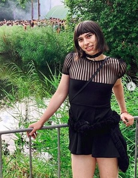 Ashley Adamson haut étoile archive