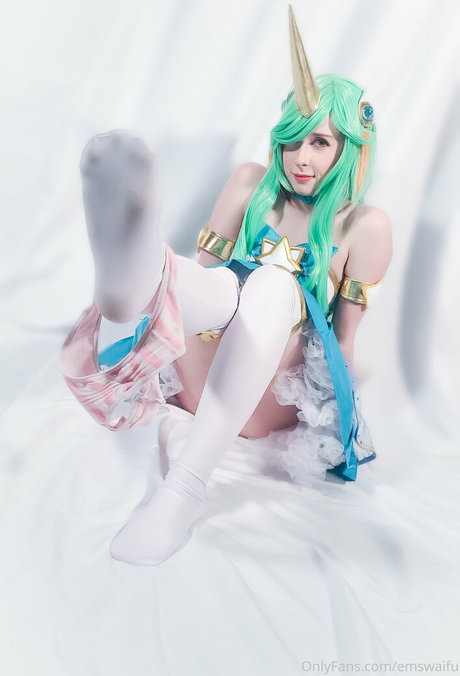 emswaifu star du porno sympa img