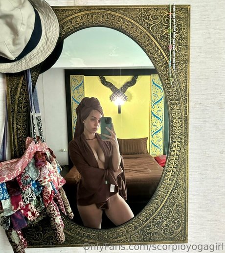 Bendy Lola xxx star du porno image