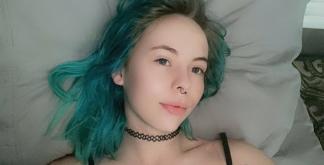 thebunnybabyy étoile de l'art galerie