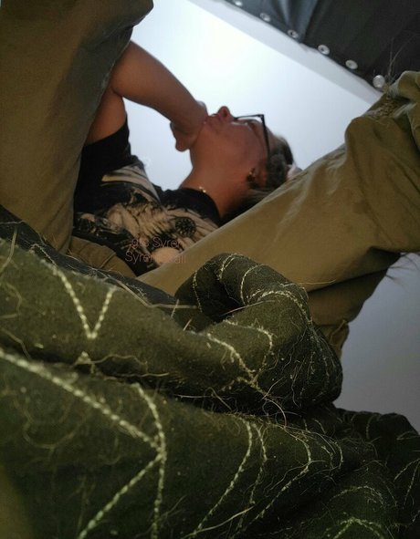 gtssyren actrice érotique images