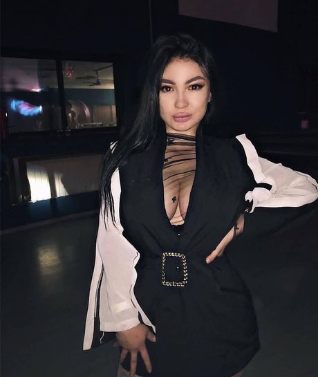 visage blond uniquementfans belle hd archive