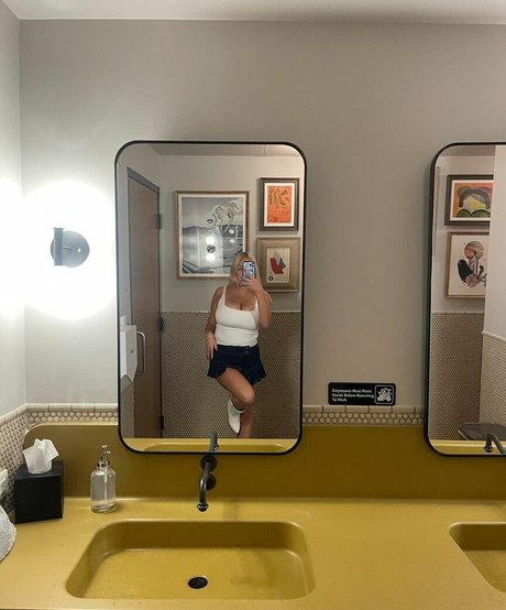 Holly Youpa nus star du porno images