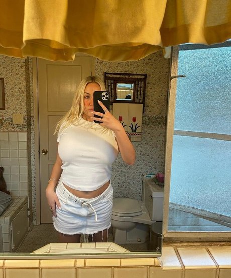 Holly Youpa modèle gratuit photo