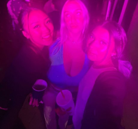 Holly Youpa beau modèle galerie