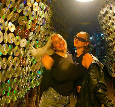 Holly Youpa modèle nu galeries