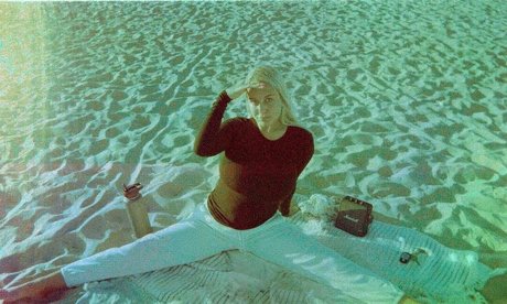 Holly Youpa étoile galeries