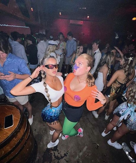 Julia Katelyn Ernst actrice chaude image