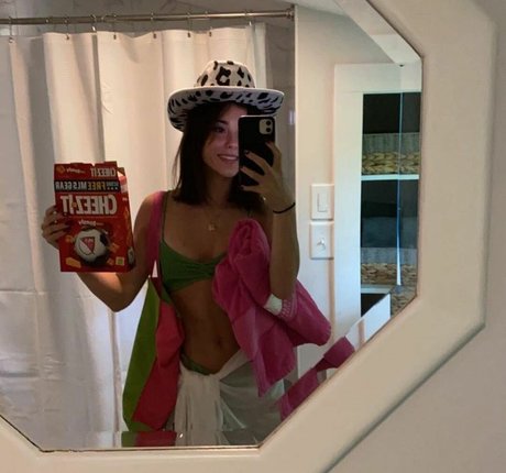 tatouages ​​blonds onlyfans haute définition érotique image