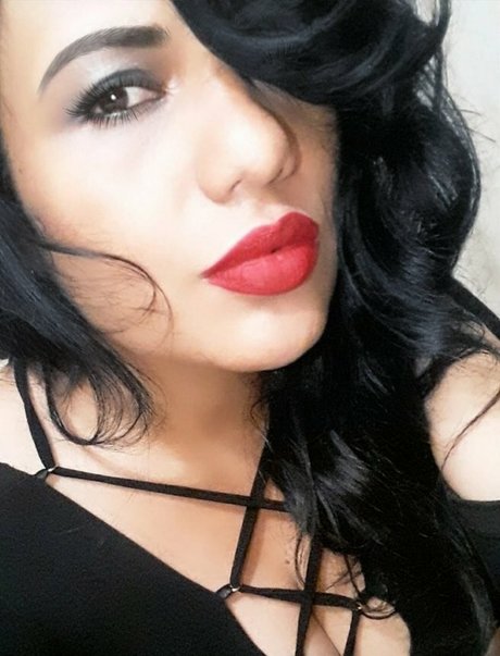 Labrujaquevuela étoile nue img