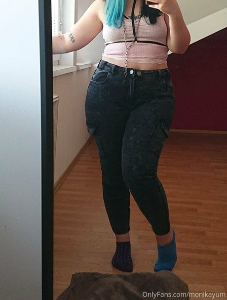 monikayum star du porno xxx photos