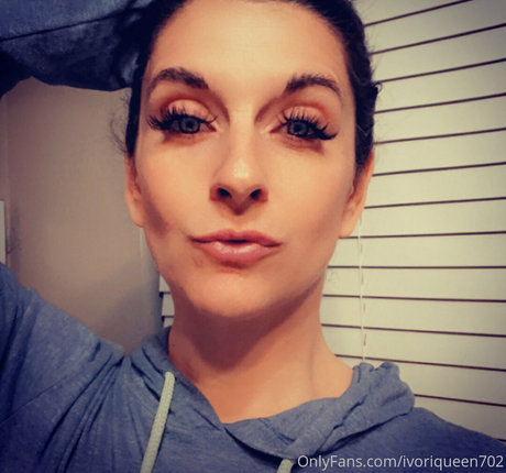 ij702 actrice sexy image