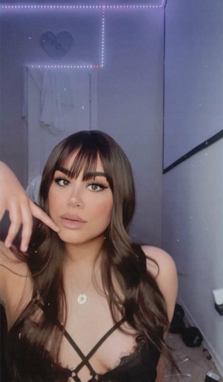 baisers lesbiens onlyfans plutôt sexy img