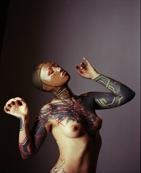 deadlexi modèle érotique img