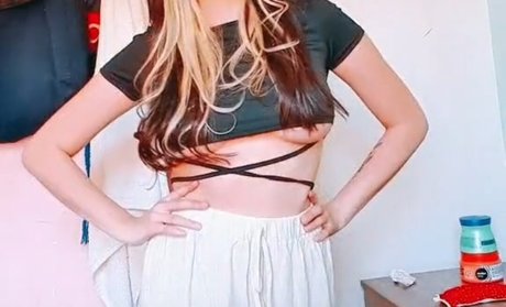 Pezinhos Da Minha Amiga star érotique collection