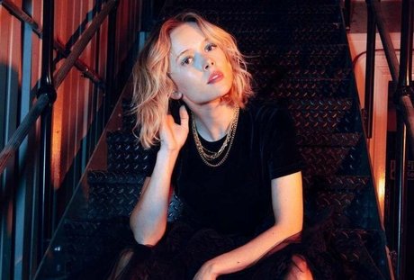 Amelia Eve jolie star du porno galeries