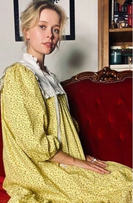 Amelia Eve mannequin photo