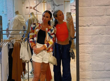 Ella Horan actrice sexy des photos