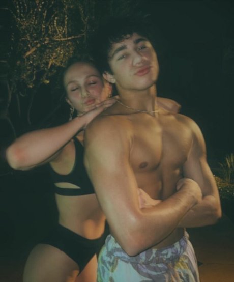 Ella Horan modèle des photos