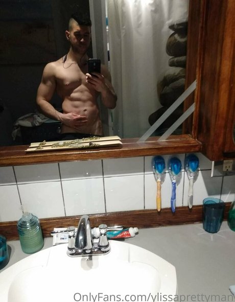 ylissaprettymanfree haut modèle images