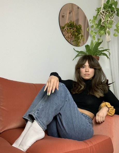 infirmière brune onlyfans assez chaud archive