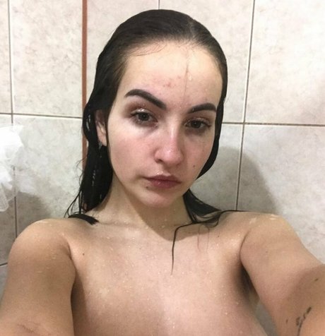 anyabrunette étoile exclusive images