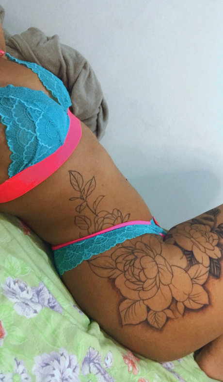 brunette onlyfans érotique parfait photo