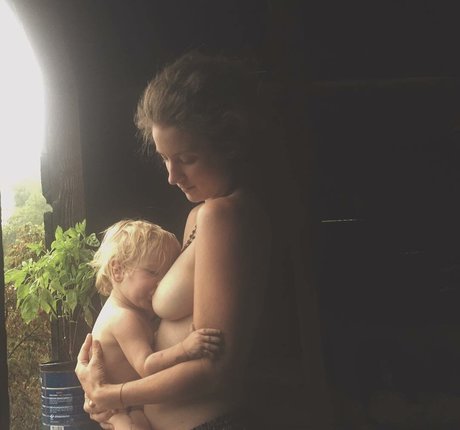 Hallee Hirsh modèle de sexe des photos